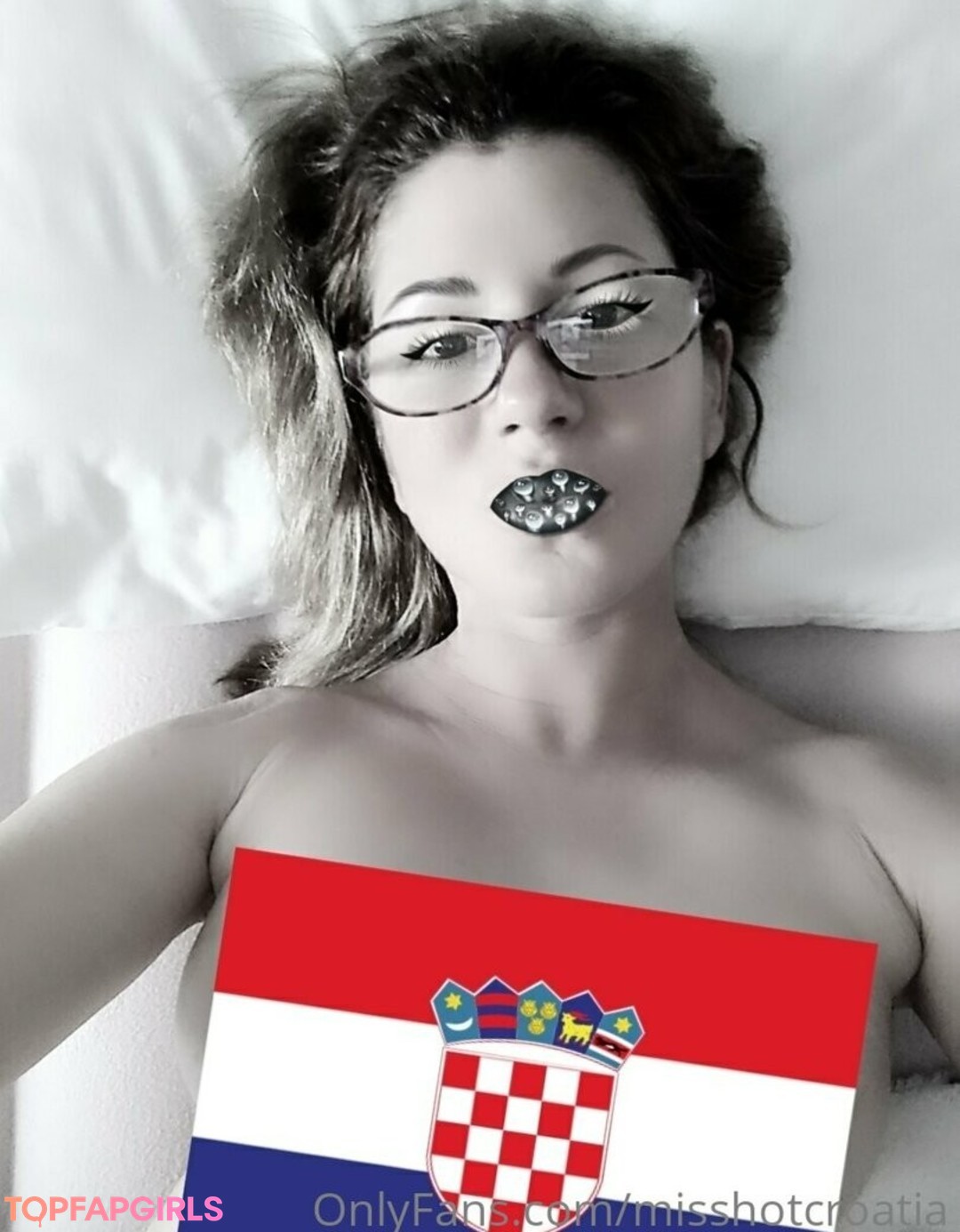 petite blonde onlyfans nudes images