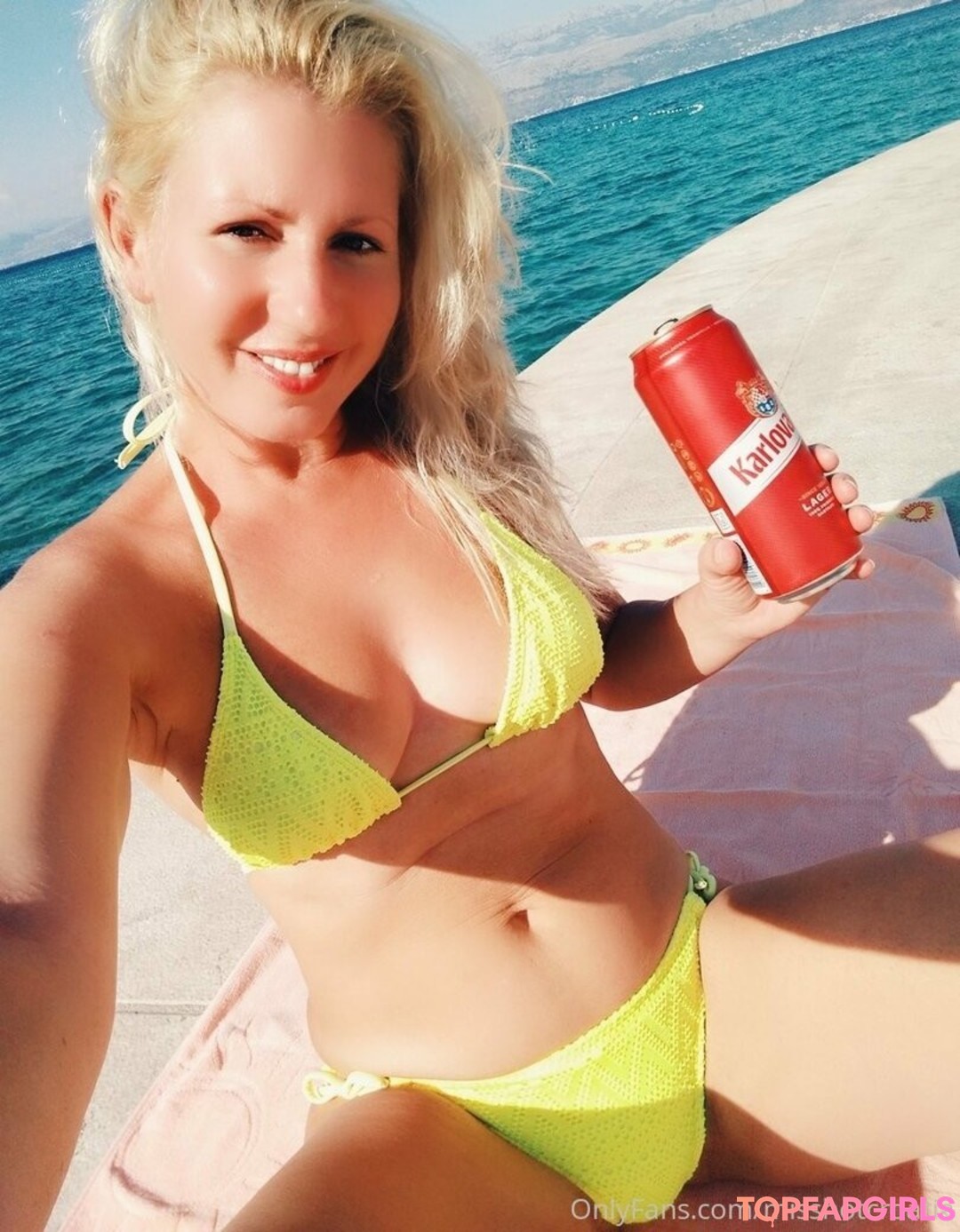 amateur blonde onlyfans top pics