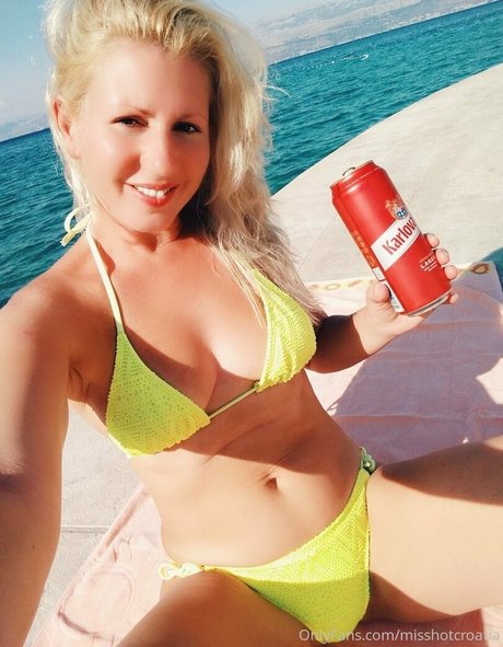 blonde natural onlyfans hot nude image