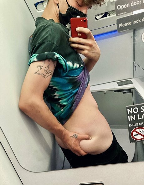 chrisoflyng star naked photo