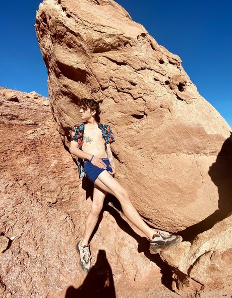 chrisoflyng model top img