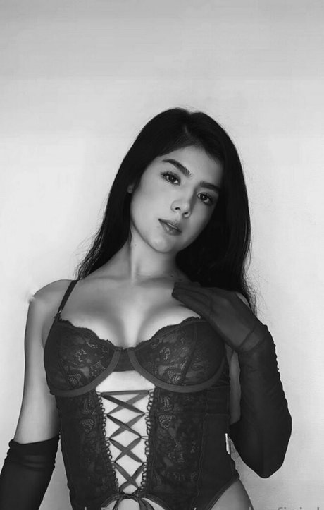 sonielyoficial model naked gallery