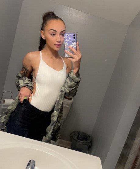 Bianka Montijo erotic model gallery