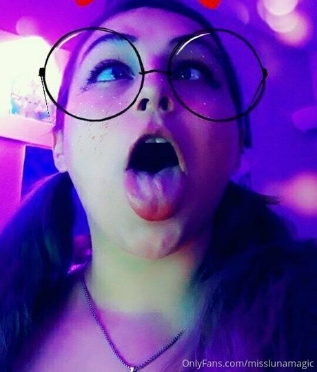 misslunamagic art model gallery