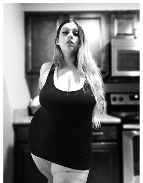 misslunamagic naked actress archive