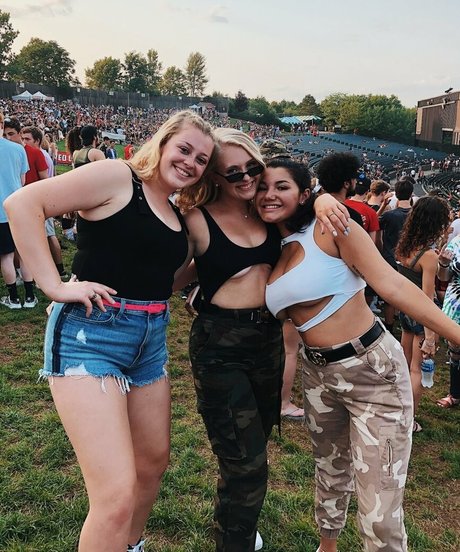 busty teen onlyfans exclusive pics