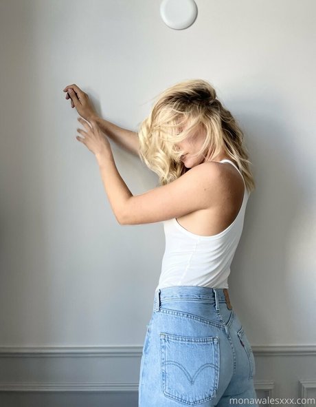 monawalesxxx star sexy pics