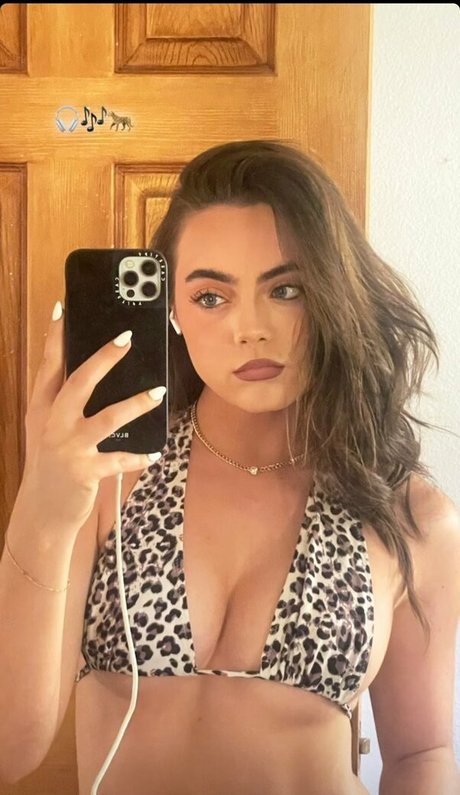 Ava Allan hd model image