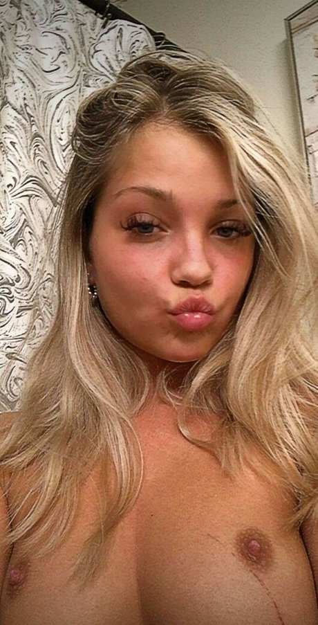 skinny brunette onlyfans free nude img