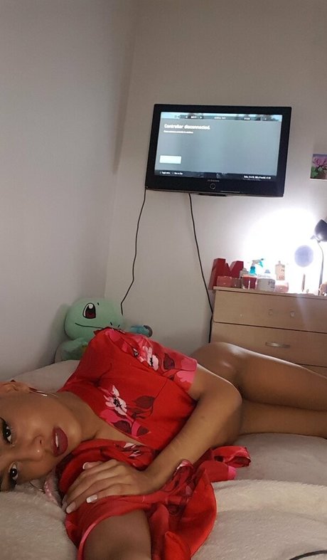 brunette petite onlyfans free naked image