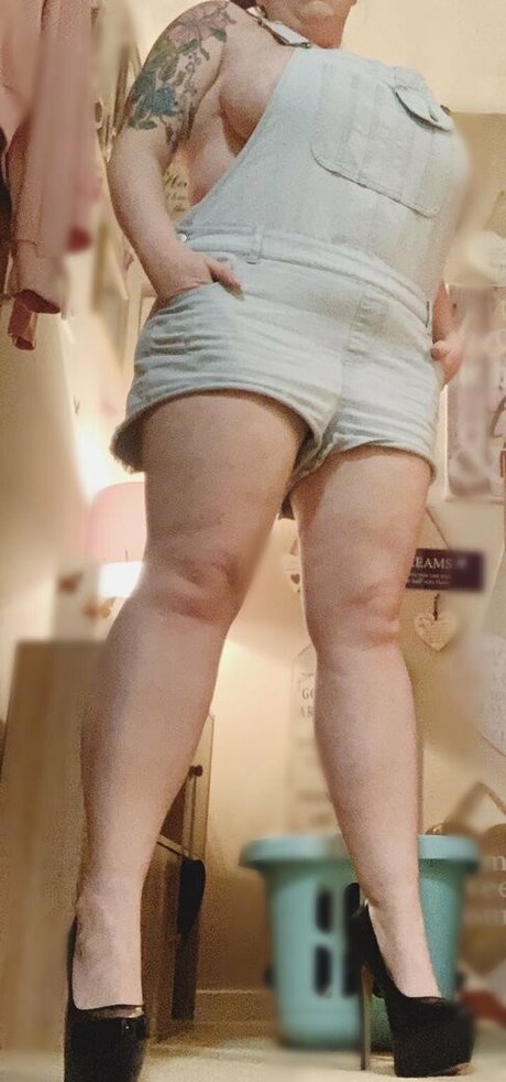 misskcups star pornographic photo