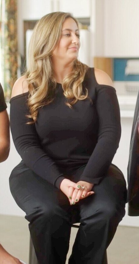 Nicole Enayati hd model photos