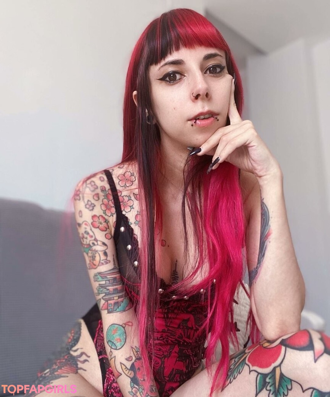 SerasCosplay top model photo
