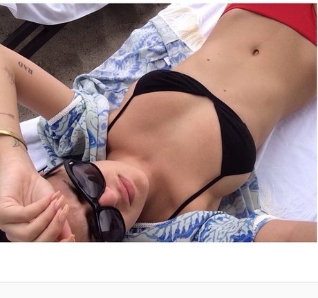 Tallulah Willis nude star archive