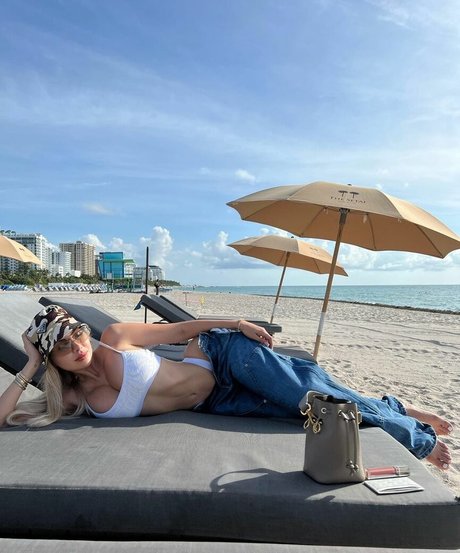 Alexa Dellanos profile image