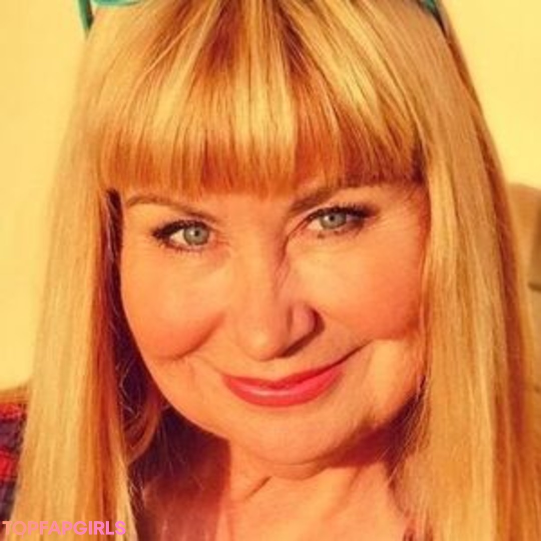 Sian Lloyd high quality model gallery