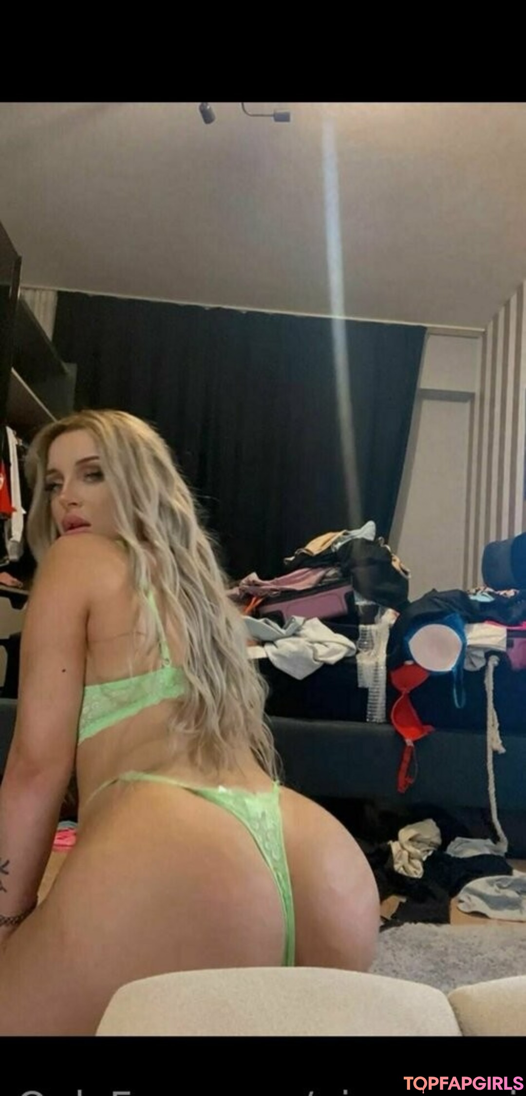 gizemavci model pornographic pic