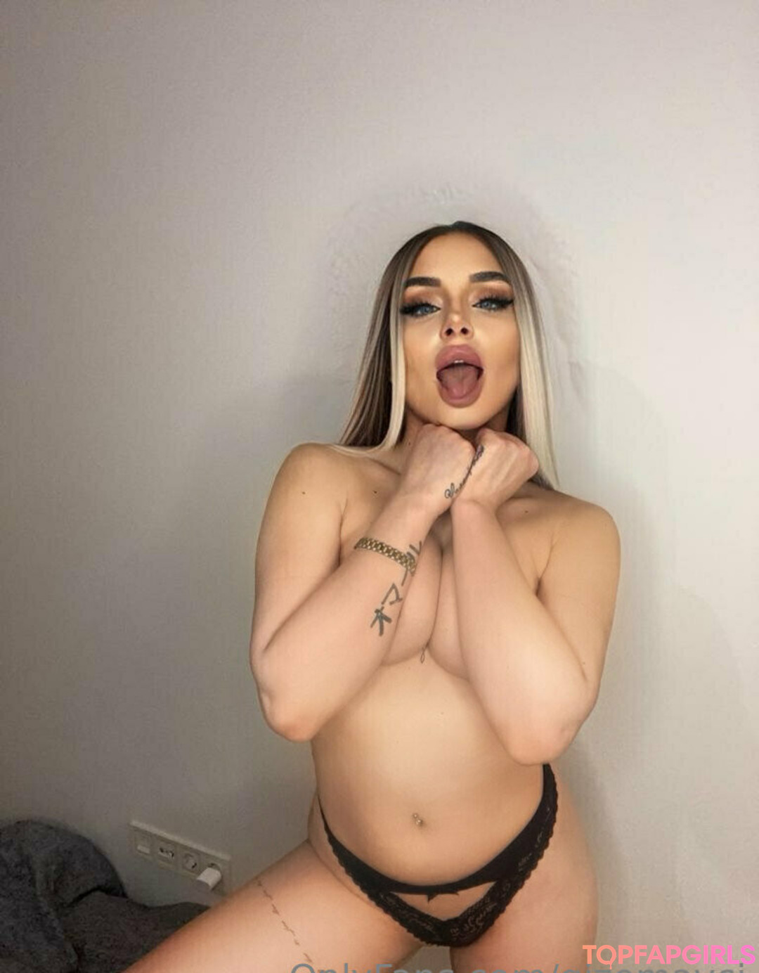 gizemavci naked actress galleries
