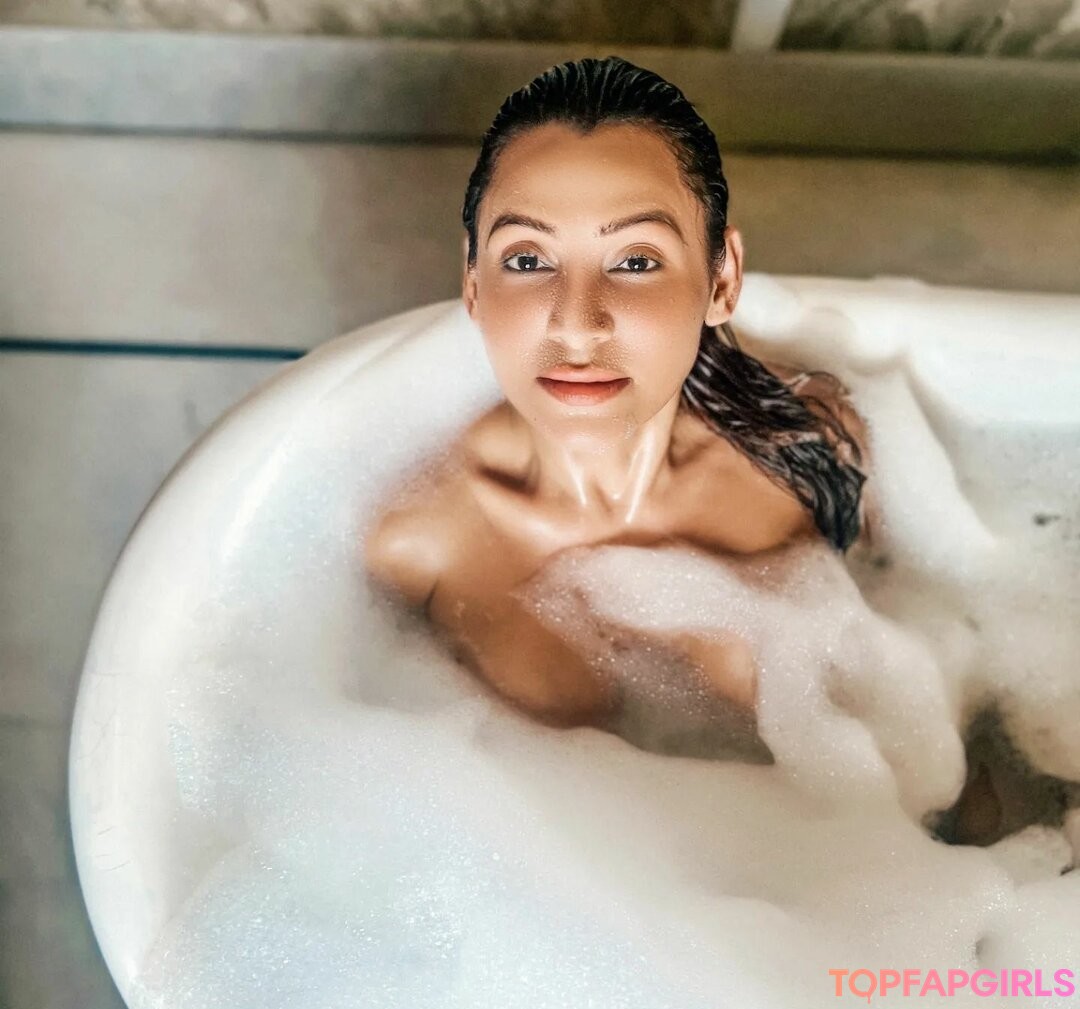 Karrishma Kar model erotic pics