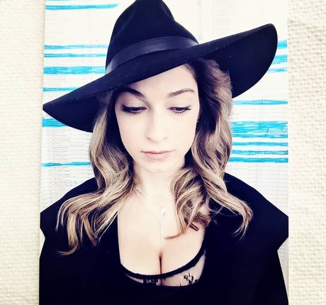 Sydney Meyer hot star photo