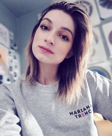 Sydney Meyer star erotic photo