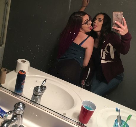 drearoseee star naked picture