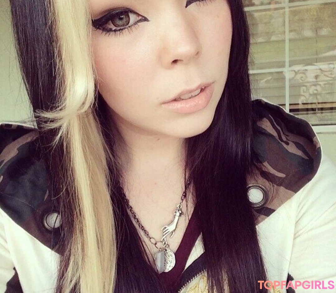 Suzy Berhow beautiful model image