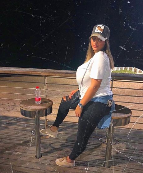 brunette petite onlyfans adult galleries