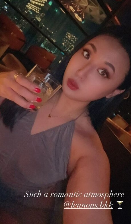 Yurino Hana model nude picture