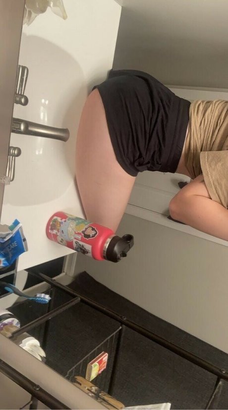 Nymphoeeee adult model picture