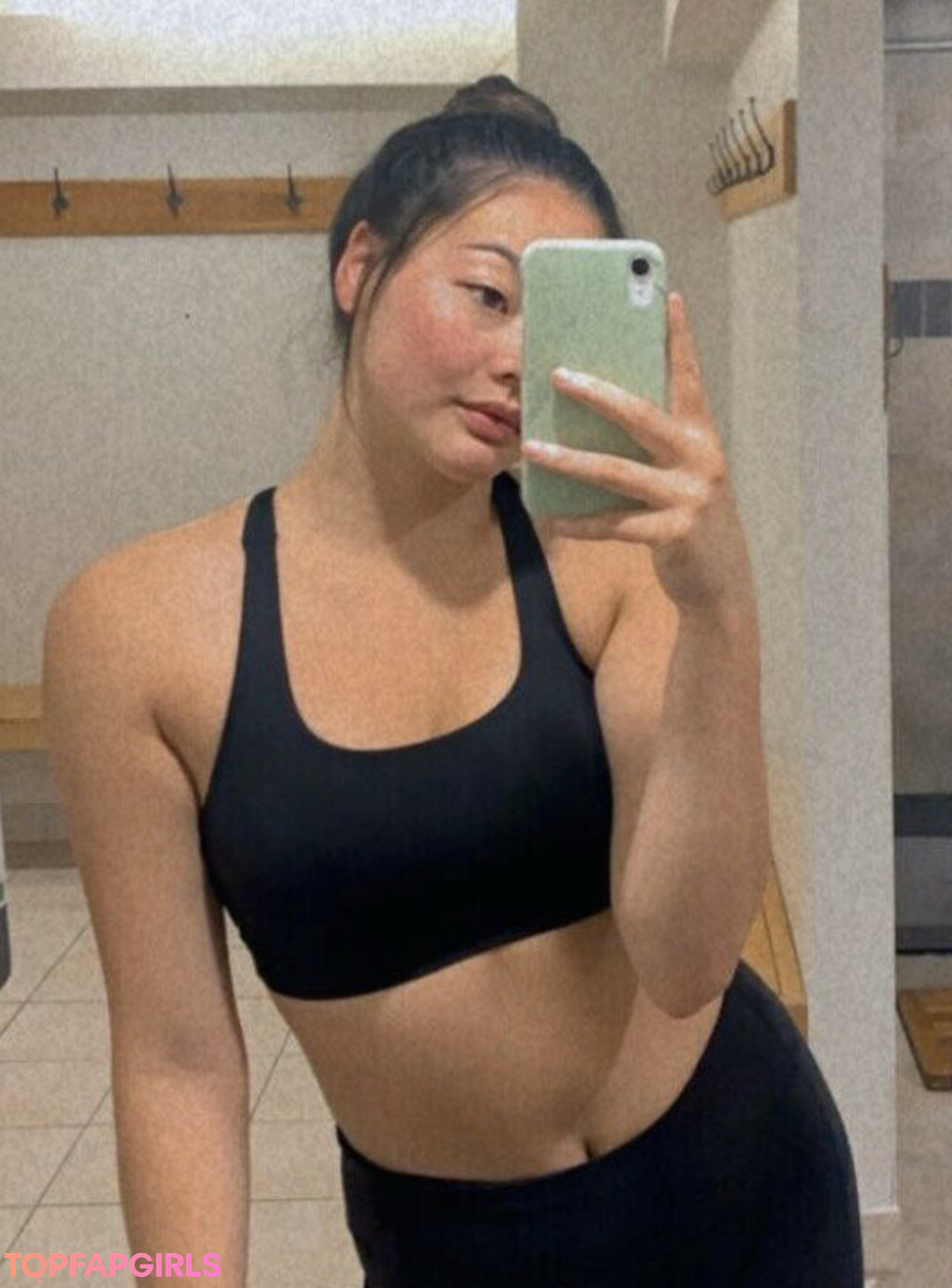 Carly Wong naked star image