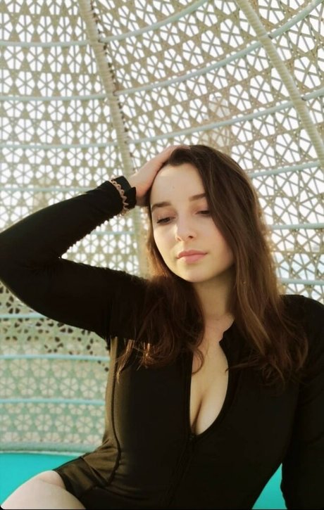 Elena Deligioz nude pornstar img