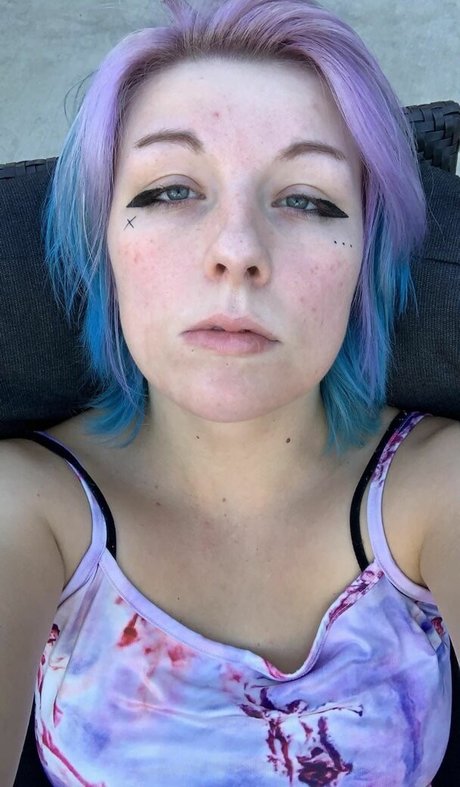 Peachymaxine model pornographic pic