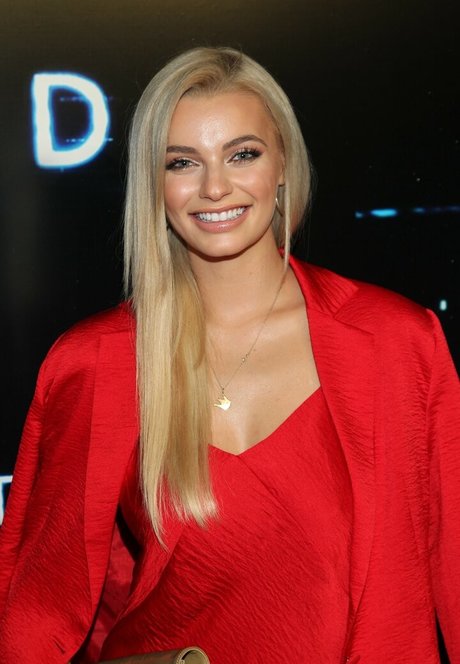 Karolina Bielawska pornstar naked img