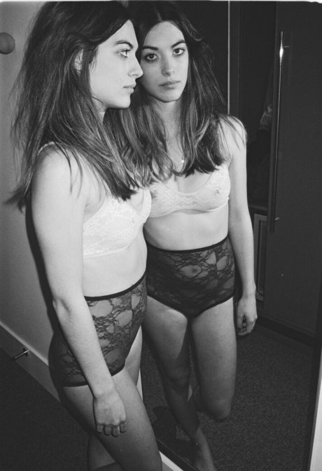 Louise Follain star pretty galleries