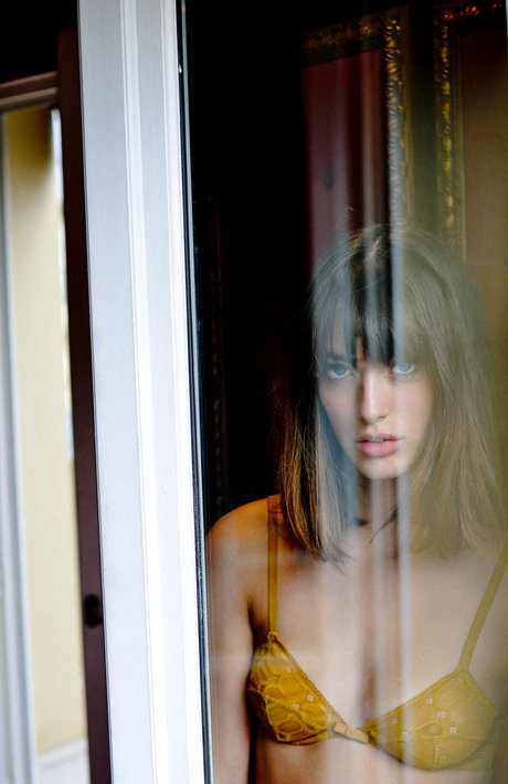 Louise Follain star naked images