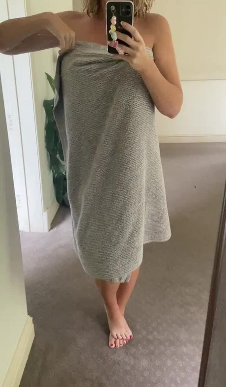 clothed onlyfans free naked photos