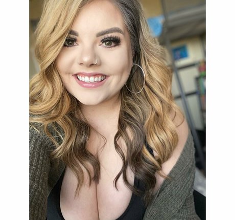 Lilly Zamora pornstar erotic pic