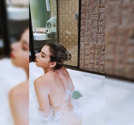 Mah Santos adult model image