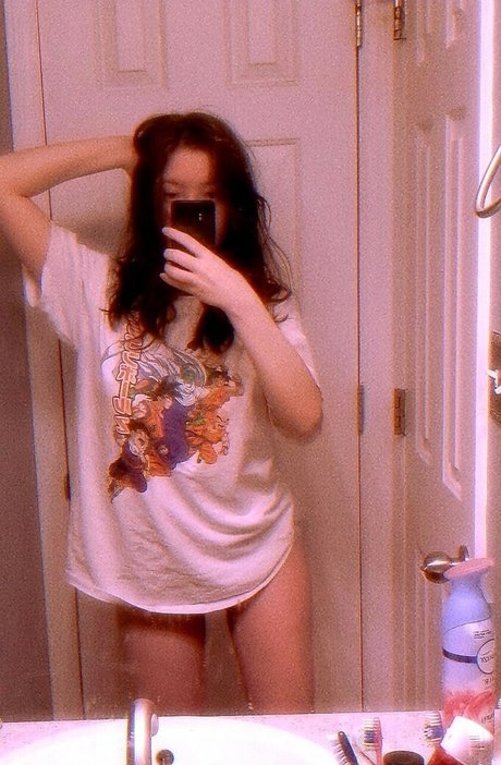 Mamiko model art gallery