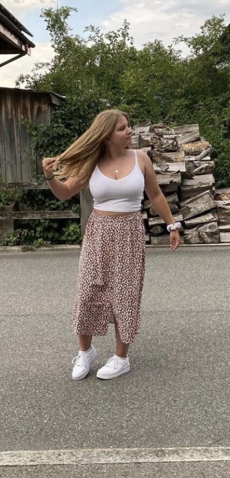 Aline Zwahlen star free photos