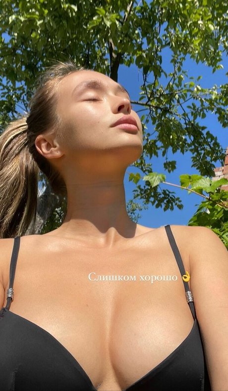 Daria savinaaa erotic model picture