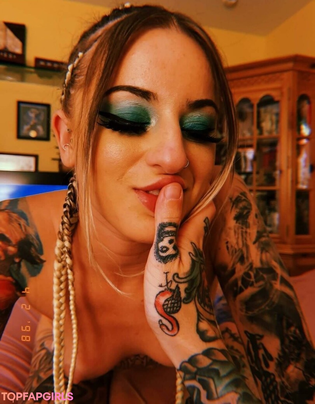 Inksta Angel model perfect pic