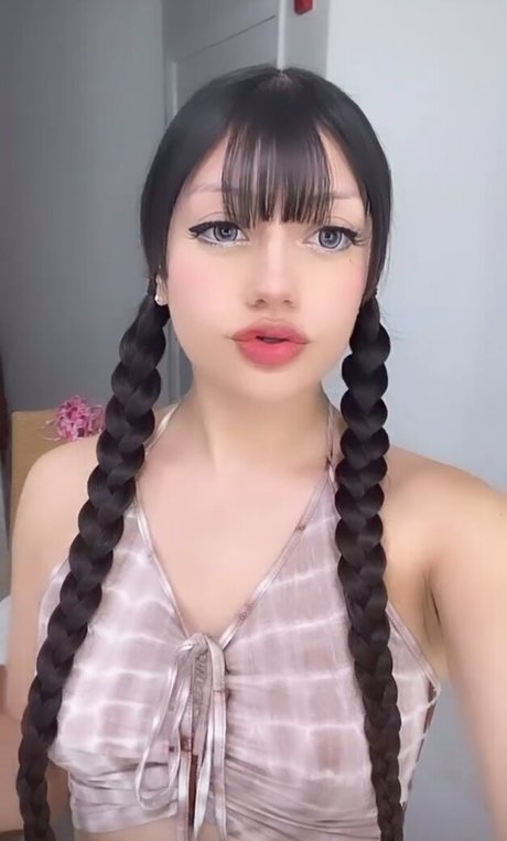 Yozani nude model pics