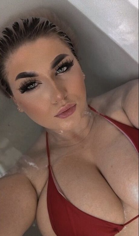 Sophie C nice model pic