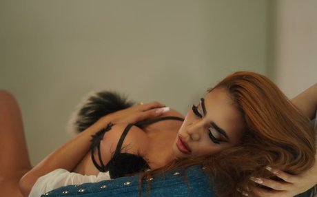 Eva Luna Velez star erotic image