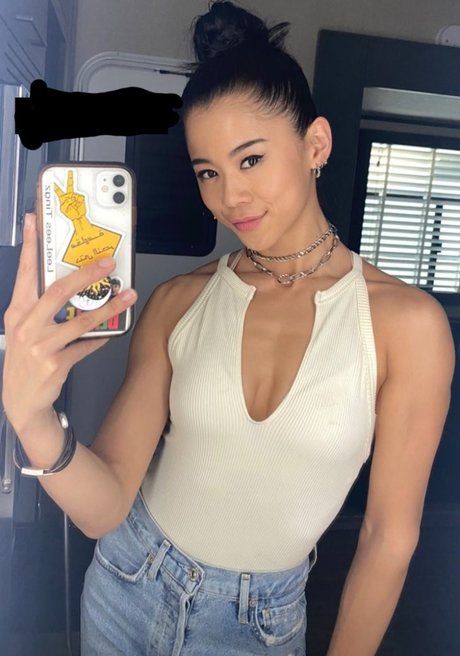 Leah Lewis star best pics