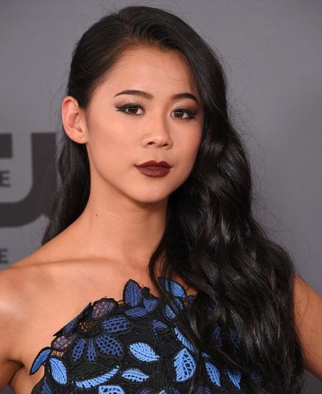 Leah Lewis model top photos