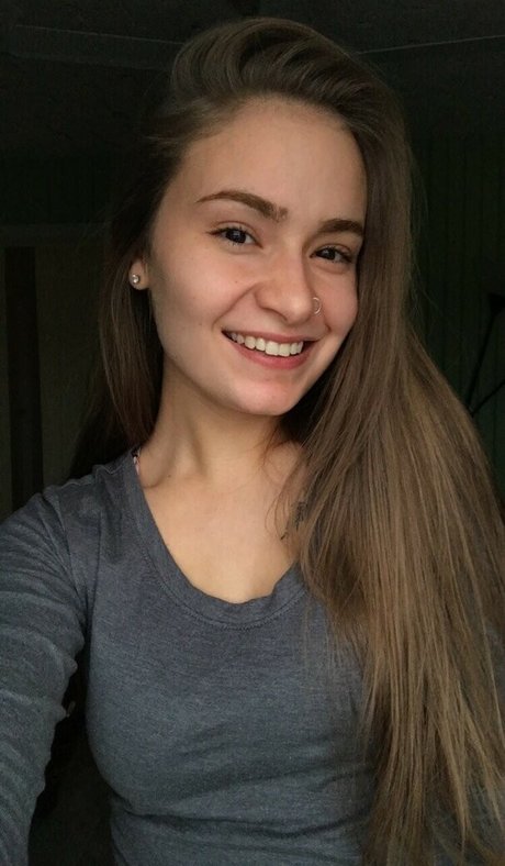 smoked away sexy actress pictures