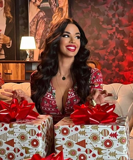 Knoll Doll star erotic pics